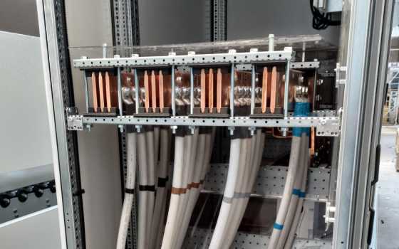 Posa e collegamento della linea trifase 400Vac 3000A